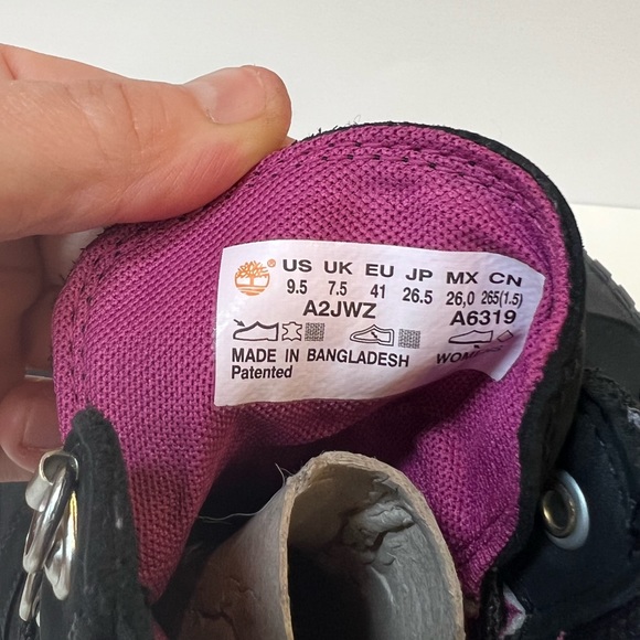 NWOT Timberland Black Leather Boots with Pink and Black Lace Options Included - Picture 10 of 15